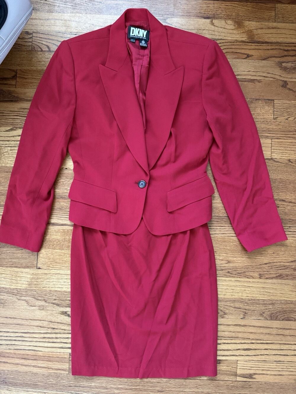 VNTG DKNY Donna Karan New York 100% Wool Red Skirt Suit Set Blazer & Skirt Sz 8